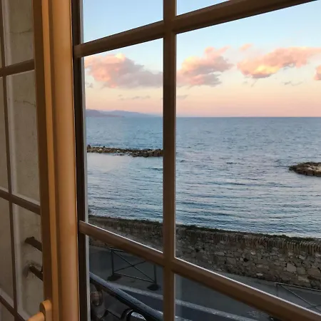 Amazing Renovated Flat Sea Front Old Town *
