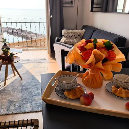 Apartment Amazing Renovated Flat Sea Front Old Town