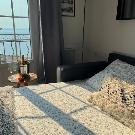 Amazing Renovated Flat Sea Front Old Town *