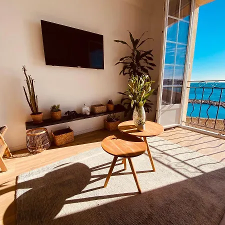 Apartment Amazing Renovated Flat Sea Front Old Town *
